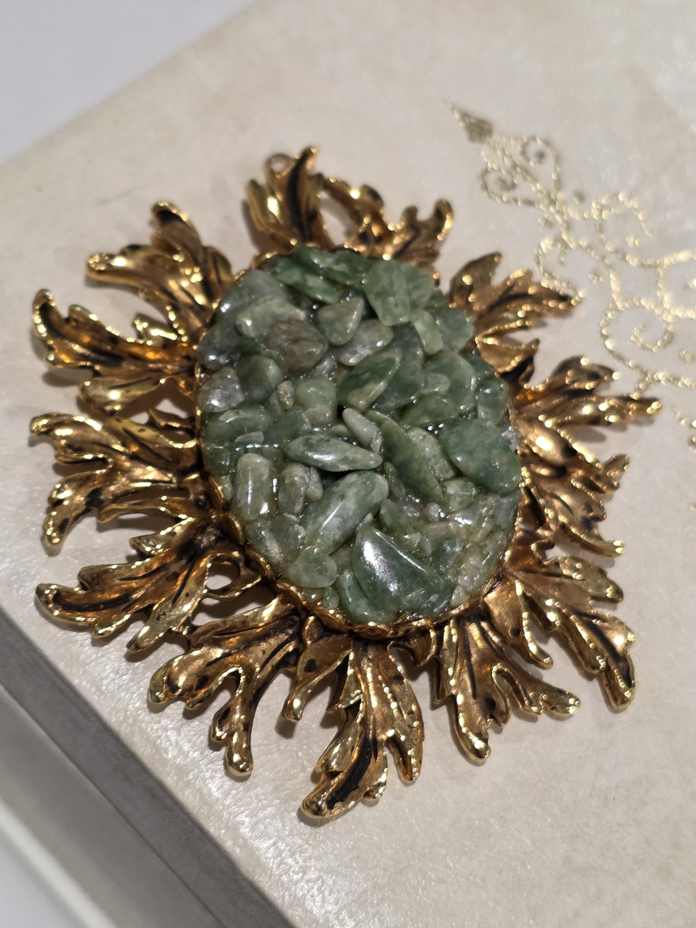 Vintage Goldtone Green Aventurine Chips & Leaves Design Oval Pendant